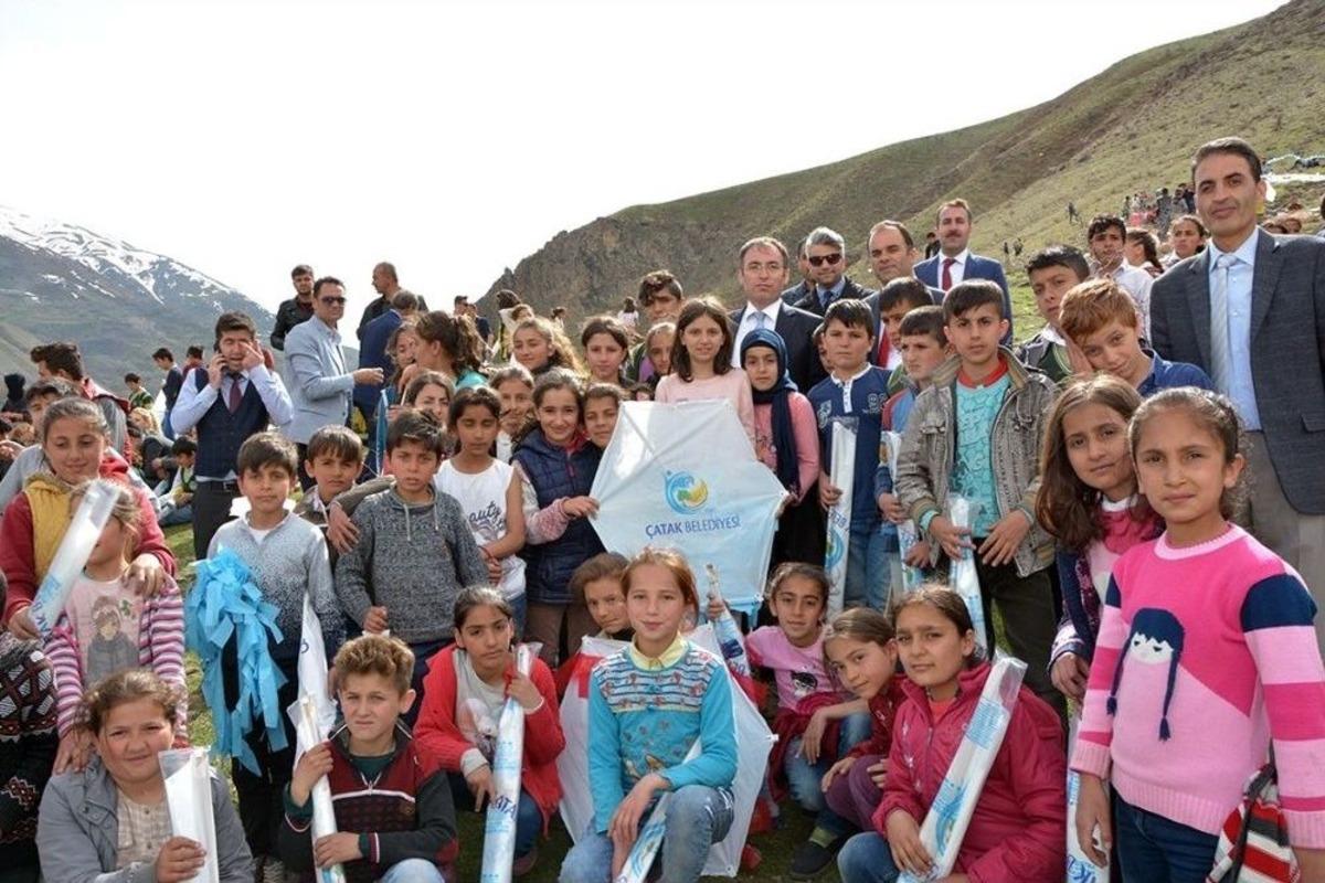 &Ccedil;atak&rsquo;ta G&ouml;ky&uuml;z&uuml; U&ccedil;urtmalarla Renklendi