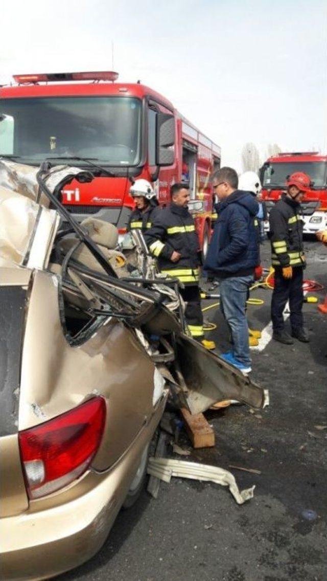 Erzurum’da Feci Kaza: 2 Ölü 3 Yaralı