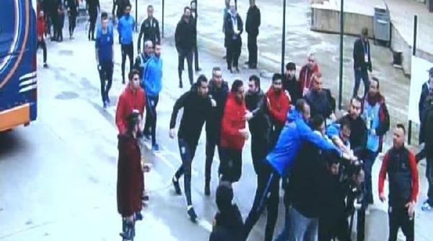 Medipol Başakşehir Futbolcuları Gazetecilere Saldırdı: 2 Yaralı (2)