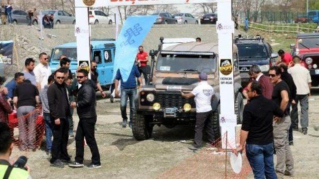 Erzircan Valisi, Off-Road Yarışında 'cehennem Çukuru'ndan Çıkamadı