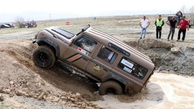 Erzircan Valisi, Off-Road Yarışında 'cehennem Çukuru'ndan Çıkamadı