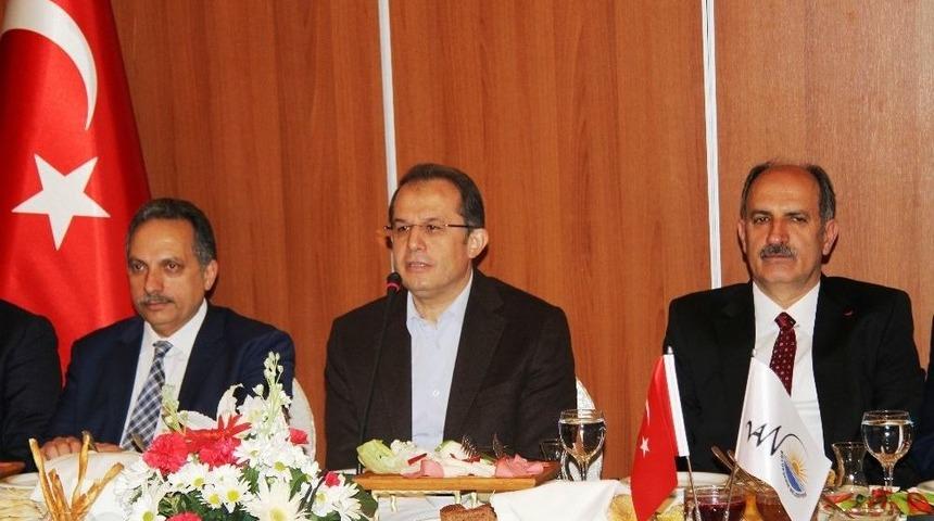 Van B&uuml;y&uuml;kşehir Belediyesi 2017 Projelerini A&ccedil;ıkladı