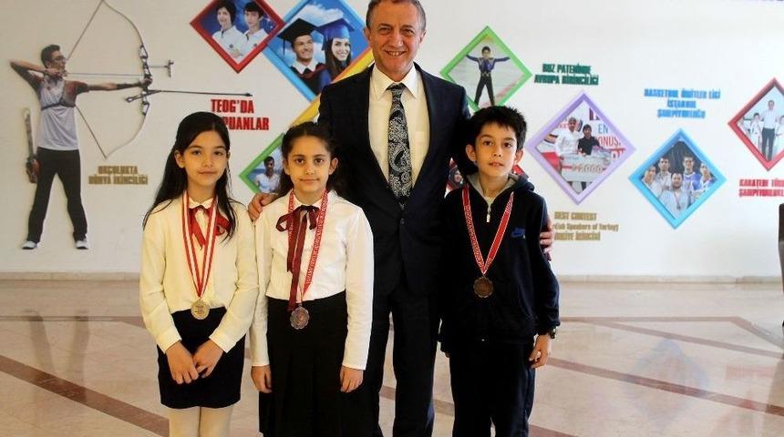 İhlas Koleji &Ouml;ğrencisi Teniste İstanbul Şampiyonu Oldu