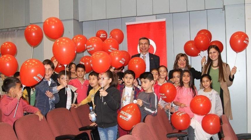 B&uuml;y&uuml;kşehir &Ccedil;ocukları İlk Defa Tiyatro İle Tanıştırdı