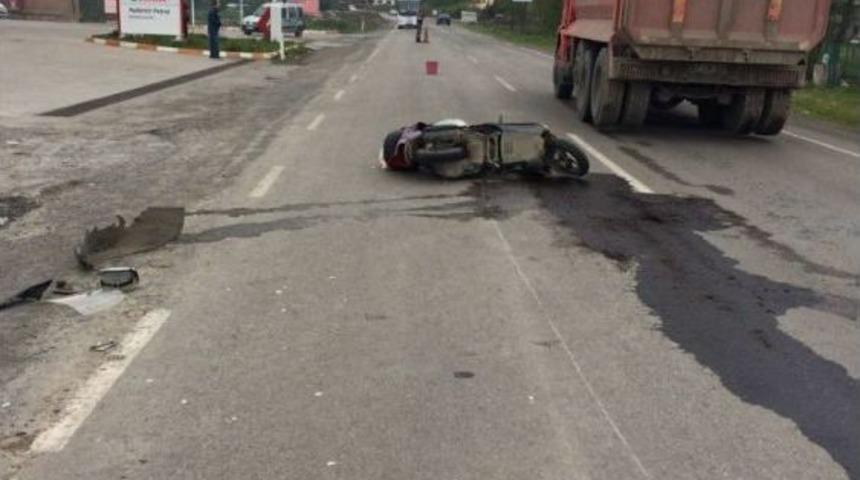 Motosiklet İle Otomobil &Ccedil;arpıştı: 1 Yaralı