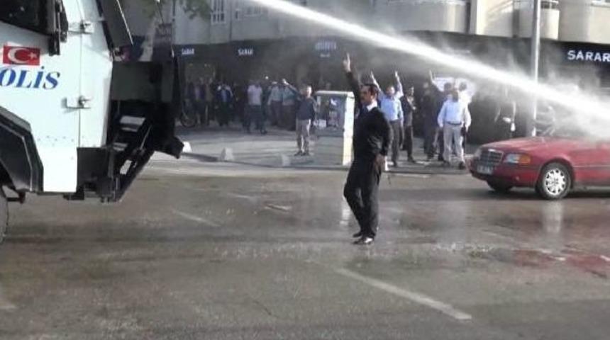 Furkan Vakfı &Uuml;yelerine Polis M&uuml;dahalesi
