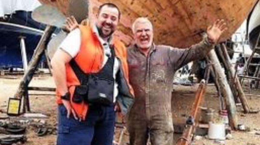 &Uuml;nl&uuml; Komedyen Ata Demirer Tekne Onarımına Da El Attı