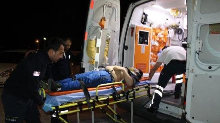 G&uuml;reş&ccedil;ileri Taşıyan Minib&uuml;s, Kaza Yaptı: 2'si Ağır, 12 Yaralı