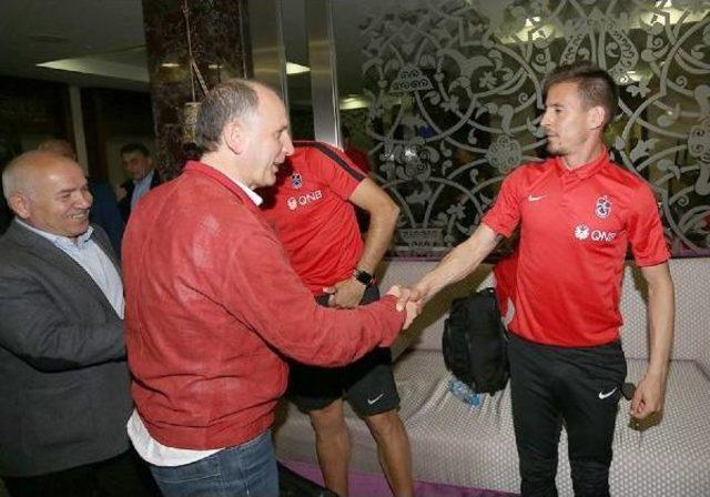 Trabzonspor Başkanı Usta, Galibiyet Sonrası Teknik Heyet Ve Futbolcuları Tebrik Etti
