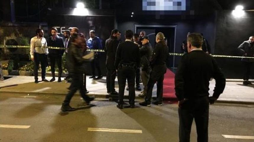 Gece  Kul&uuml;b&uuml; &Ouml;n&uuml;nde Silahlı Kavga: 2 Yaralı