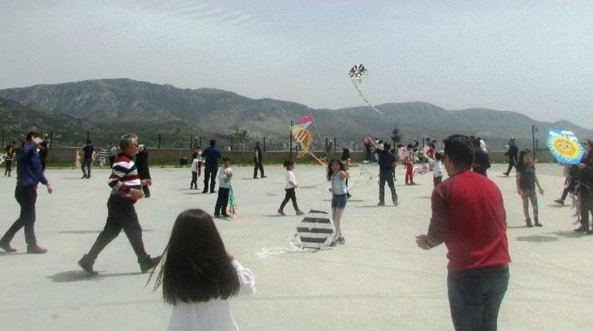 Kozan&rsquo;da U&ccedil;urtma Şenliği