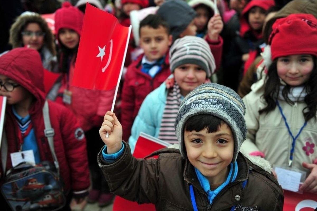 Milli Eğitim Bakanı Yılmaz, 23 Nisan Dolayısıyla Anıtkabir&rsquo;i Ziyaret Etti