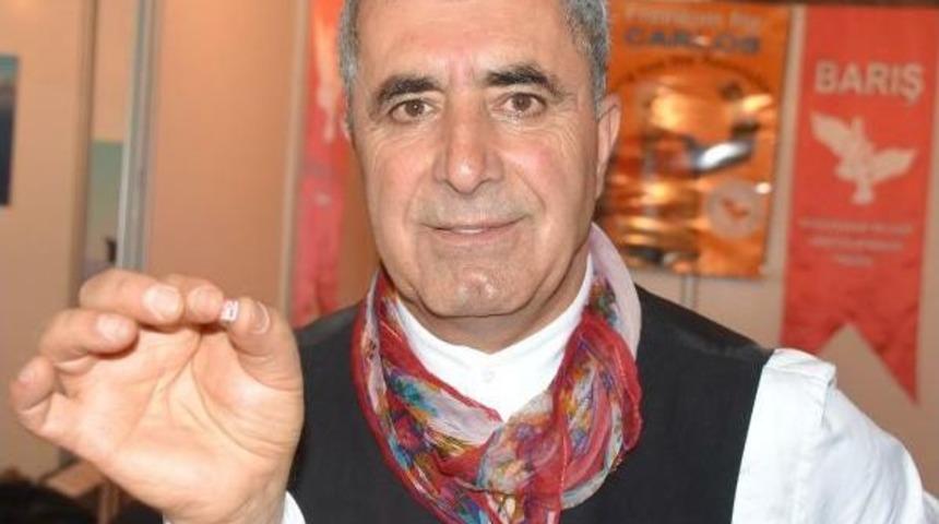 İzmirli Şairin 'en K&uuml;&ccedil;&uuml;k Kitabı' Fuarda