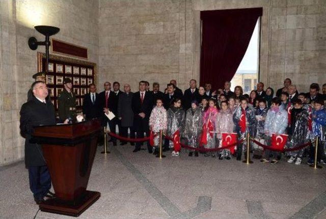 Milli Eğitim Bakanı İsmet Yılmaz, Çocuklarla Anıtkabir'i Ziyaret Etti