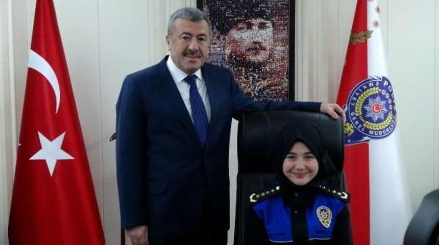 İstanbul  Emniyet M&uuml;d&uuml;r&uuml;, Koltuğunu  Hayrunnisa A&ccedil;ıkg&ouml;z'e Devretti