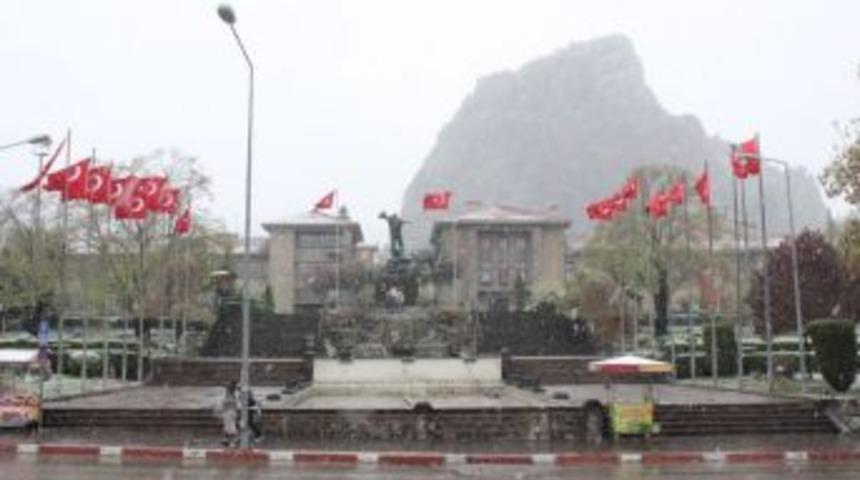 Afyonkarahisar&rsquo;da Kar S&uuml;rprizi