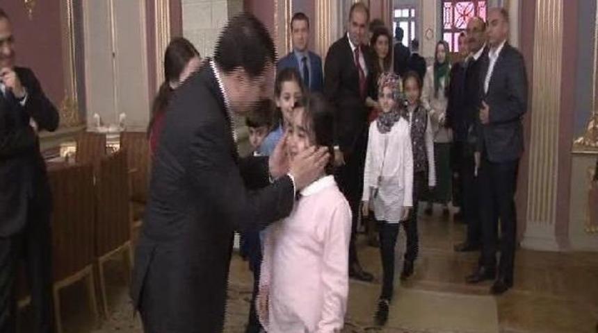 Vali Şahin, Koltuğunu Lara Şensoy'a Bıraktı