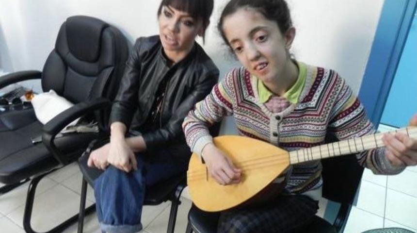 Lara: 'ihaneti G&ouml;rd&uuml;m' Şarkısını T&uuml;m Hainlere G&ouml;nderdik