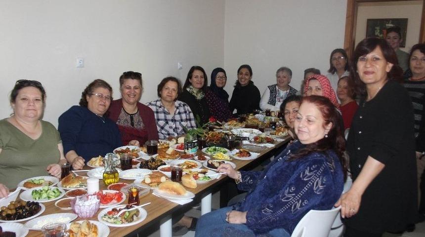 Kursa Katılan Kadınlar Hem Meslek Hem De Dostluk Kazandı