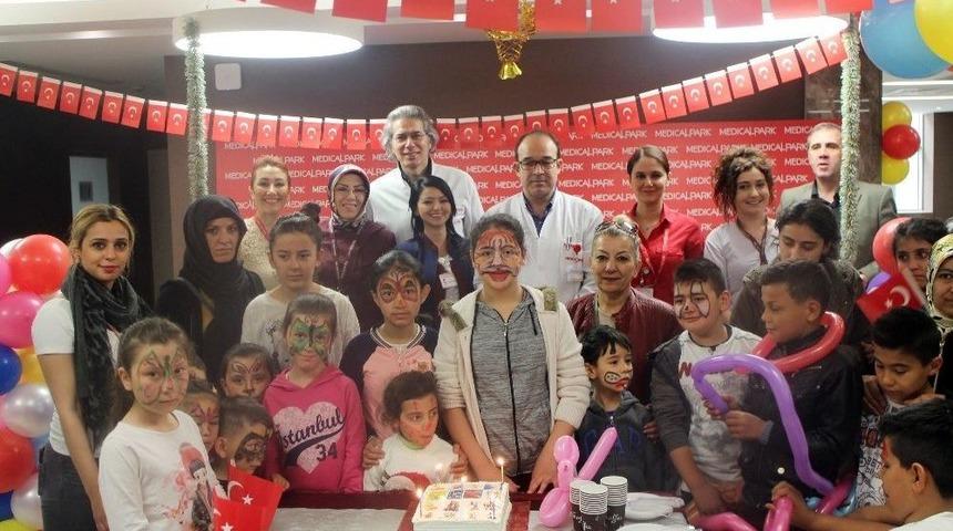 Yenimahalleli &Ccedil;ocuklara 23 Nisan Hediyesi