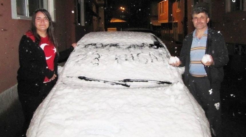Hisarcık&rsquo;ta 23 Nisan&rsquo;da Yağan Kar Şaşırttı