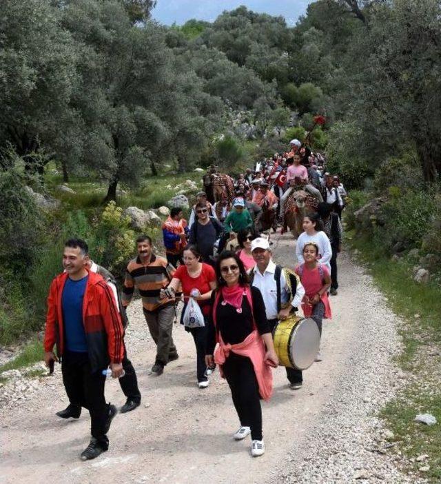 Tarihi Su Yolunda Yörük Göçü Canlandırıldı