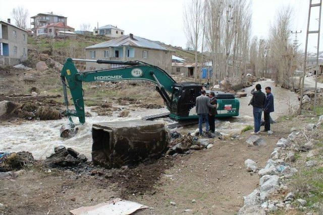 Çaldıran’da Dere Islah Çalışması