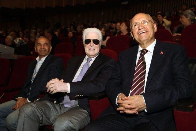 &Uuml;nl&uuml; Oyuncu İzzet G&uuml;nay, Yenimahallelilerle Buluştu 1