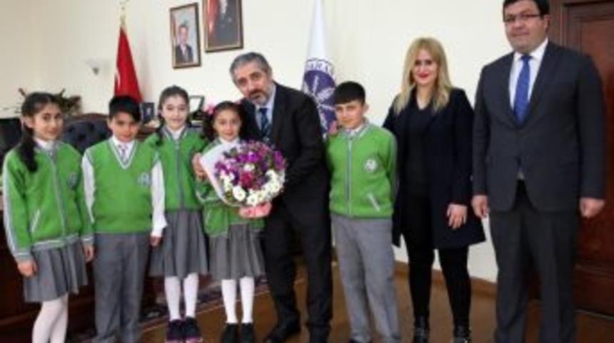 &Ouml;ğrenciler Rekt&ouml;r Oldu