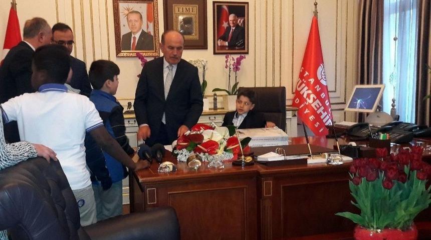 Kadir Topbaş Koltuğunu K&uuml;&ccedil;&uuml;k Başkan Yusuf Safa&rsquo;ya Devretti