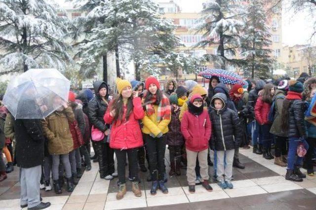 Eskişehir'de Kar Altında 23 Nisan Töreni