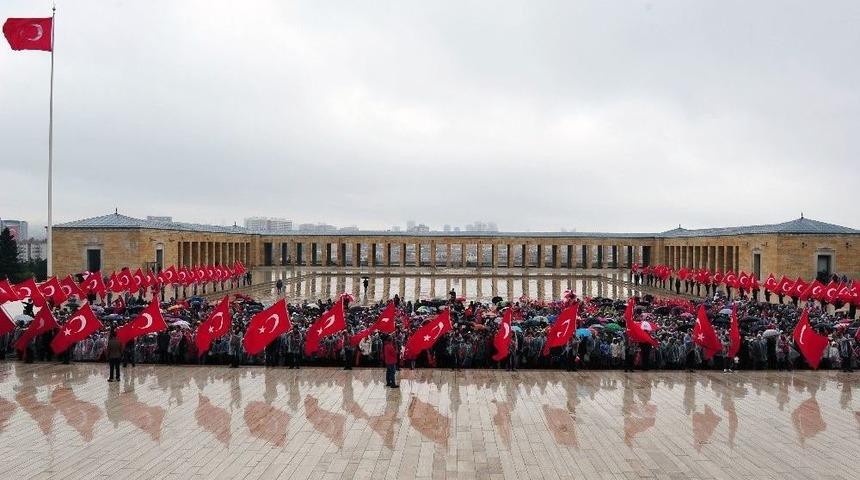 23 Nisan Kutlamalarına Kar S&uuml;rprizi