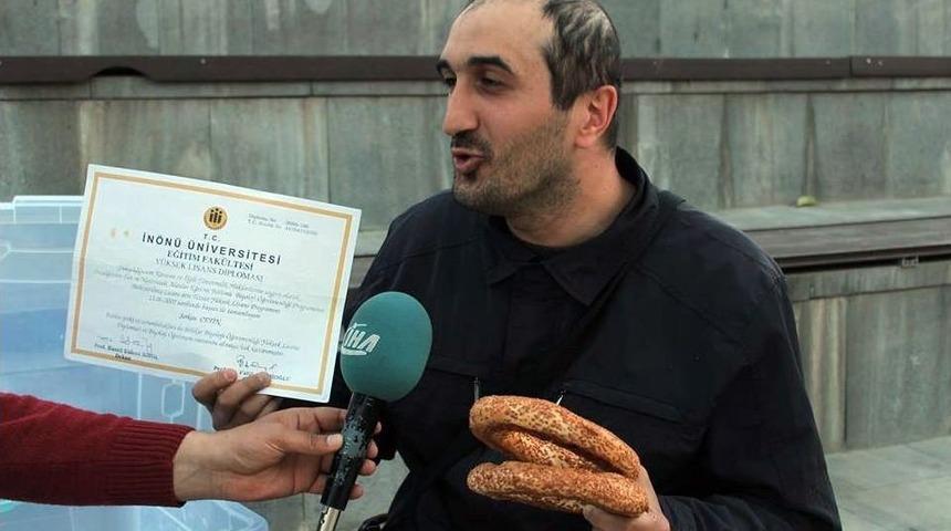 Fet&ouml;&rsquo;n&uuml;n Mağdur Ettiği Diplomalı Simit&ccedil;i