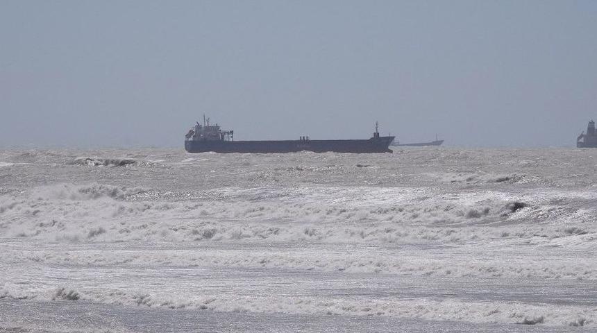 Mersin&rsquo;de Fırtına Etkili Oldu