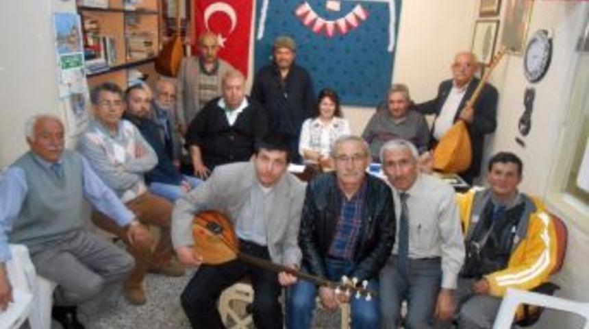 Eskişehirli Şair Ve Ozanlar 23 Nisan&rsquo;ı Şiir Ve T&uuml;rk&uuml;lerle Kutladı