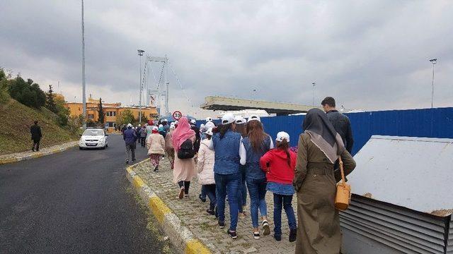 Barış İçin Direnen Çocuklar 15 Temmuz Şehitler Köprüsü’nde ‘barış Bildirisi’ Okudu