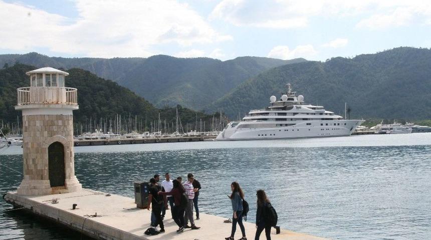 Arap Şeyhin Mega Yatı İl&ccedil;eyi Zengin Etti