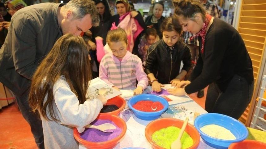 Kitap Fuarı&rsquo;nda &Ccedil;ocuklar Ko-mek&rsquo;e Emanet
