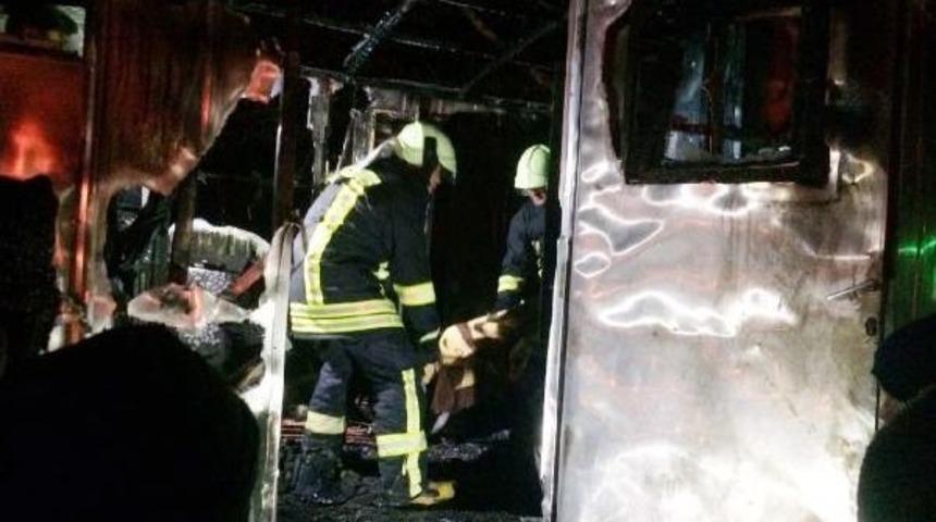 &Ccedil;ivril'de Dsi Şantiyesinde Yangın: 1 &Ouml;l&uuml;, 2 Yaralı