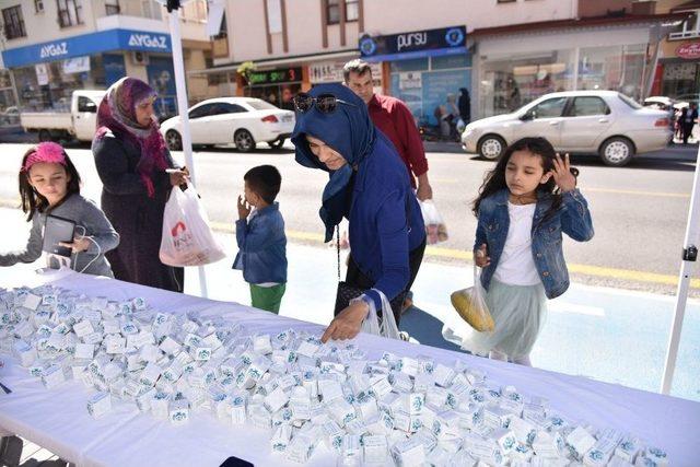 Alanya Belediyesi 23 Nisan Ulusal Egemenlik Ve Çocuk Bayramı İle Miraç Kandili’nde Limonata Ve Lokum Dağıttı