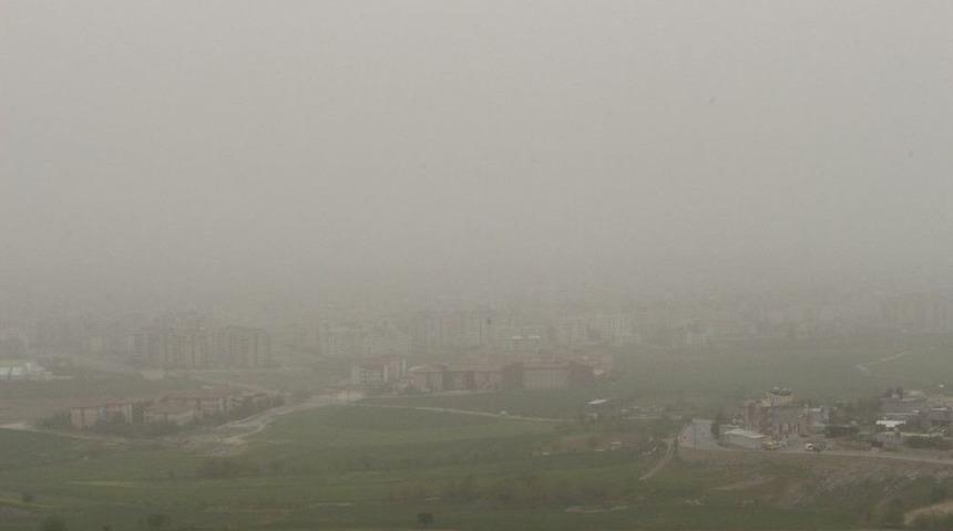 Adıyaman&rsquo;ı Toz Bulutu Kapladı