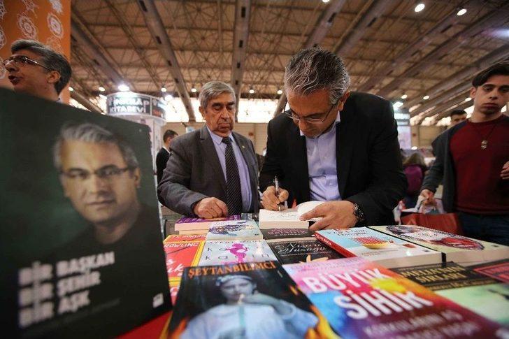 İzmir Kitap Fuarı’nda Akpınar İzdihamı G1