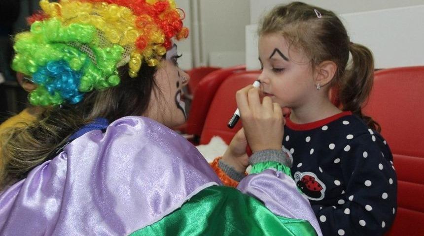 23 Nisan Coşkusu Hastanelerde De Yaşandı