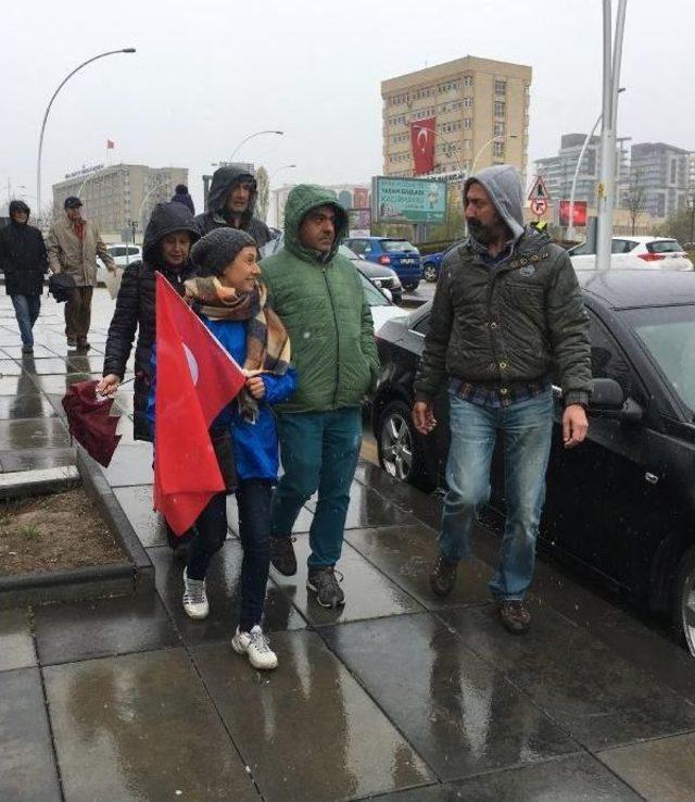 Referandum Itirazı Için Yürüyen Hekim Hülya Şen, Ankara'ya Ulaştı