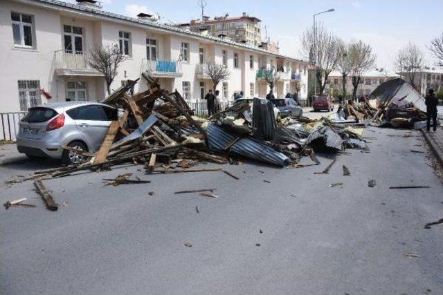 Fırtına, Sivas'ta Büyük Hasara Neden Oldu