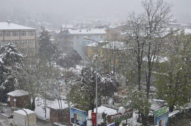 Yığılca’da 23 Nisan Kutlamalarına Kar Engeli