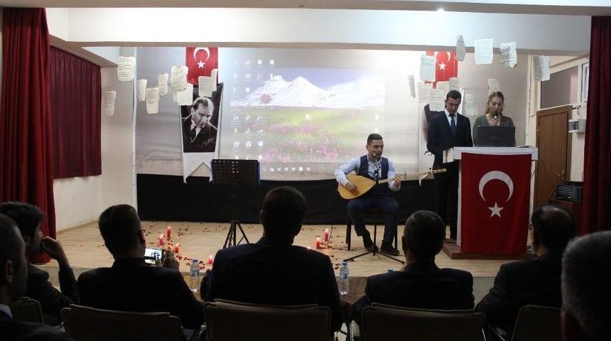 Hamur&rsquo;da Şiir Ve M&uuml;zik Dinletisi