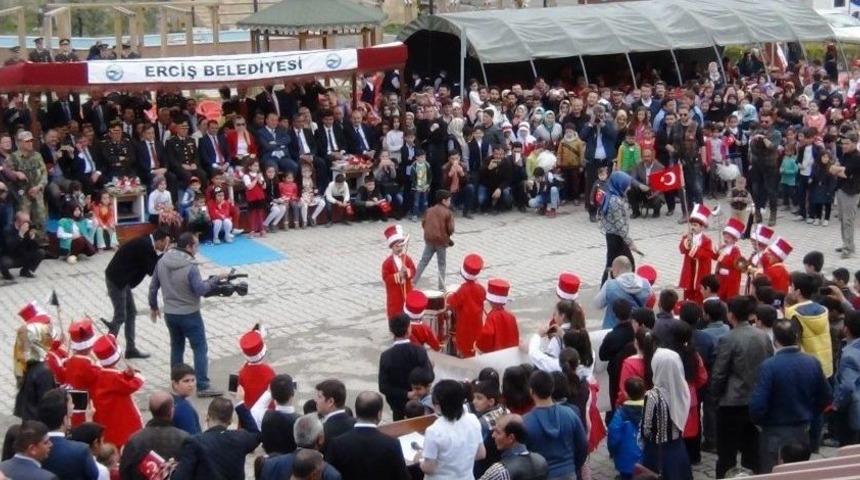 Van&rsquo;da 23 Nisan Coşkusu
