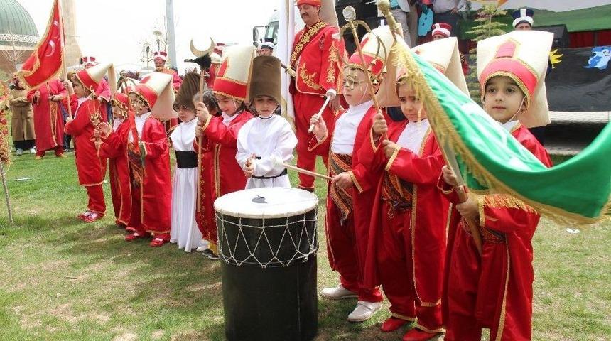Elazığ&rsquo;da 23 Nisan Kutlamaları Renkli G&ouml;r&uuml;nt&uuml;lere Sahne Oldu