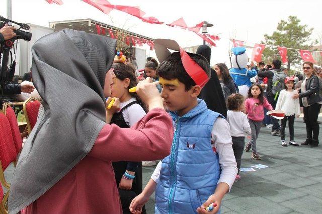 Elazığ’da 23 Nisan Kutlamaları Renkli Görüntülere Sahne Oldu